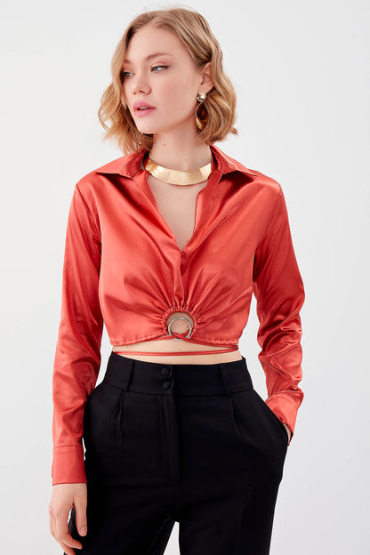 WAIST-PARTED CROP SATEN BLOUSE
