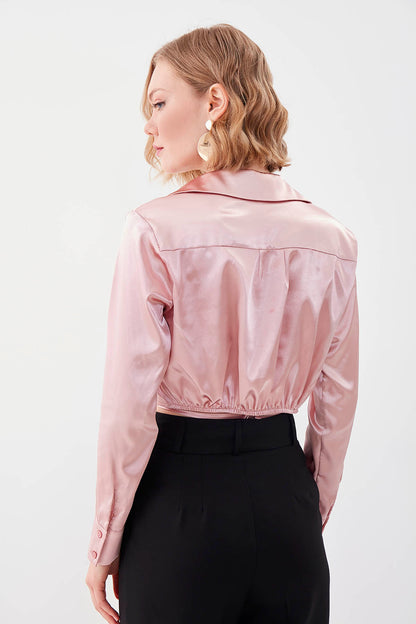WAIST-PARTED CROP SATEN BLOUSE