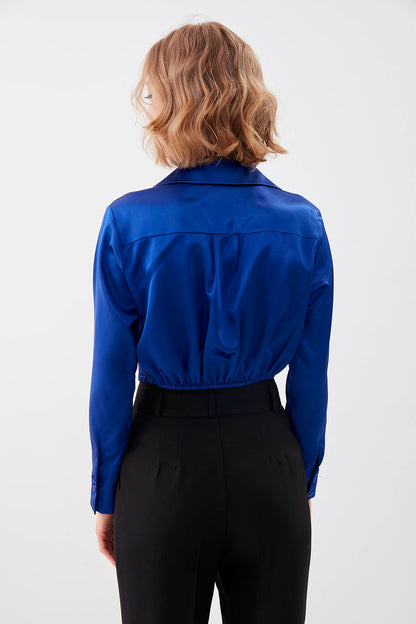 WAIST-PARTED CROP SATEN BLOUSE