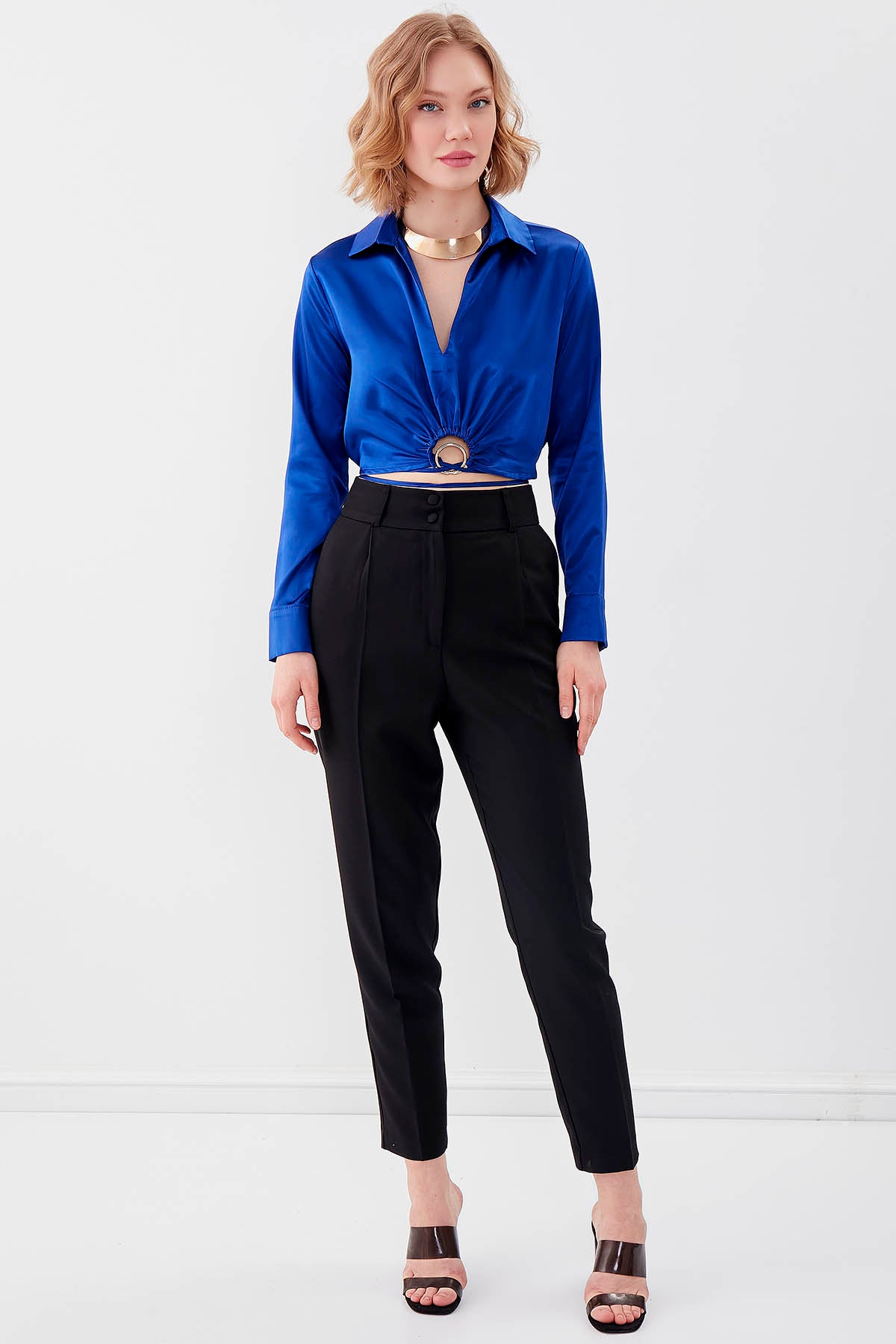 WAIST-PARTED CROP SATEN BLOUSE