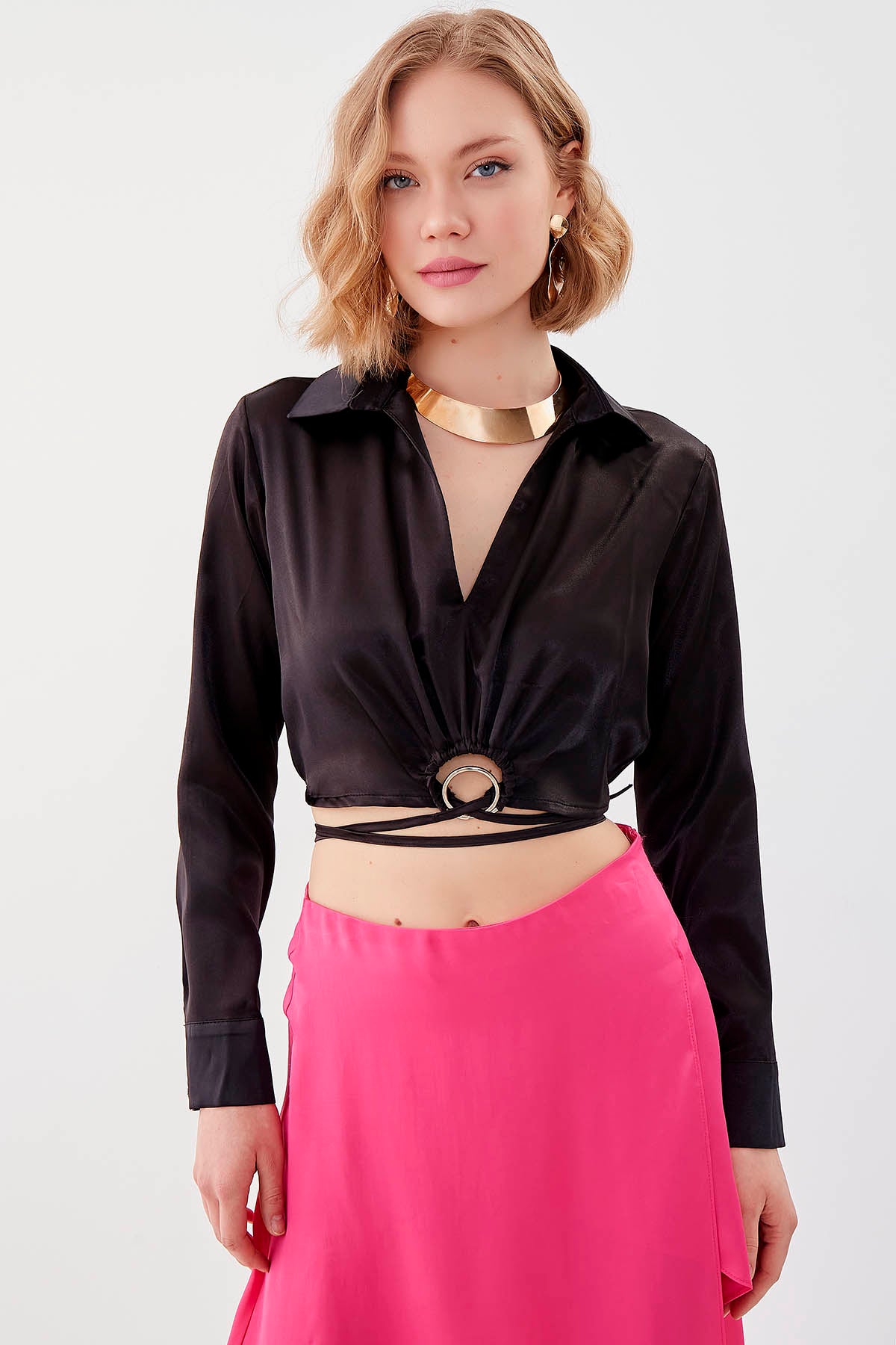 WAIST-PARTED CROP SATEN BLOUSE