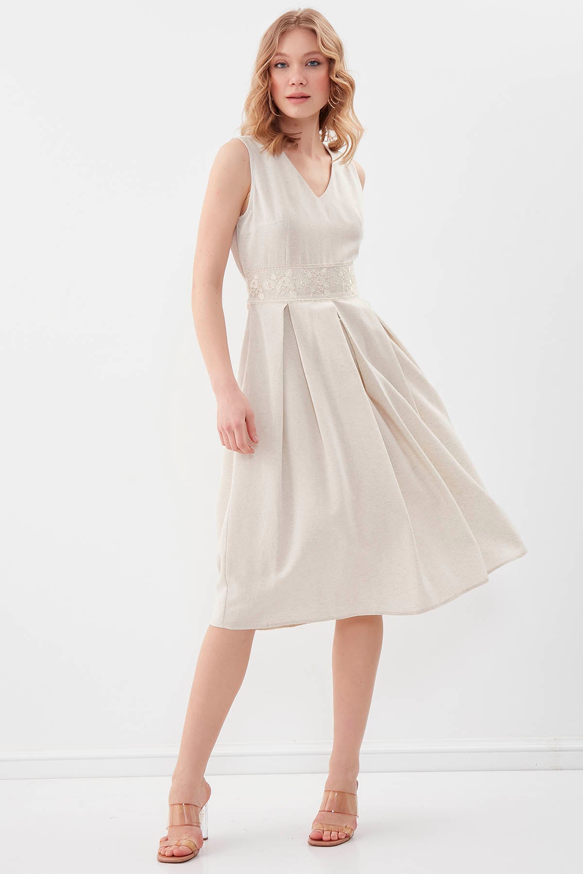 WAIST-RINGING V-COLLAR POCKET DRESS