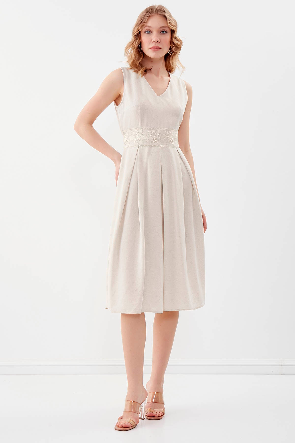 WAIST-RINGING V-COLLAR POCKET DRESS