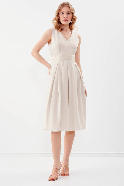 WAIST-RINGING V-COLLAR POCKET DRESS