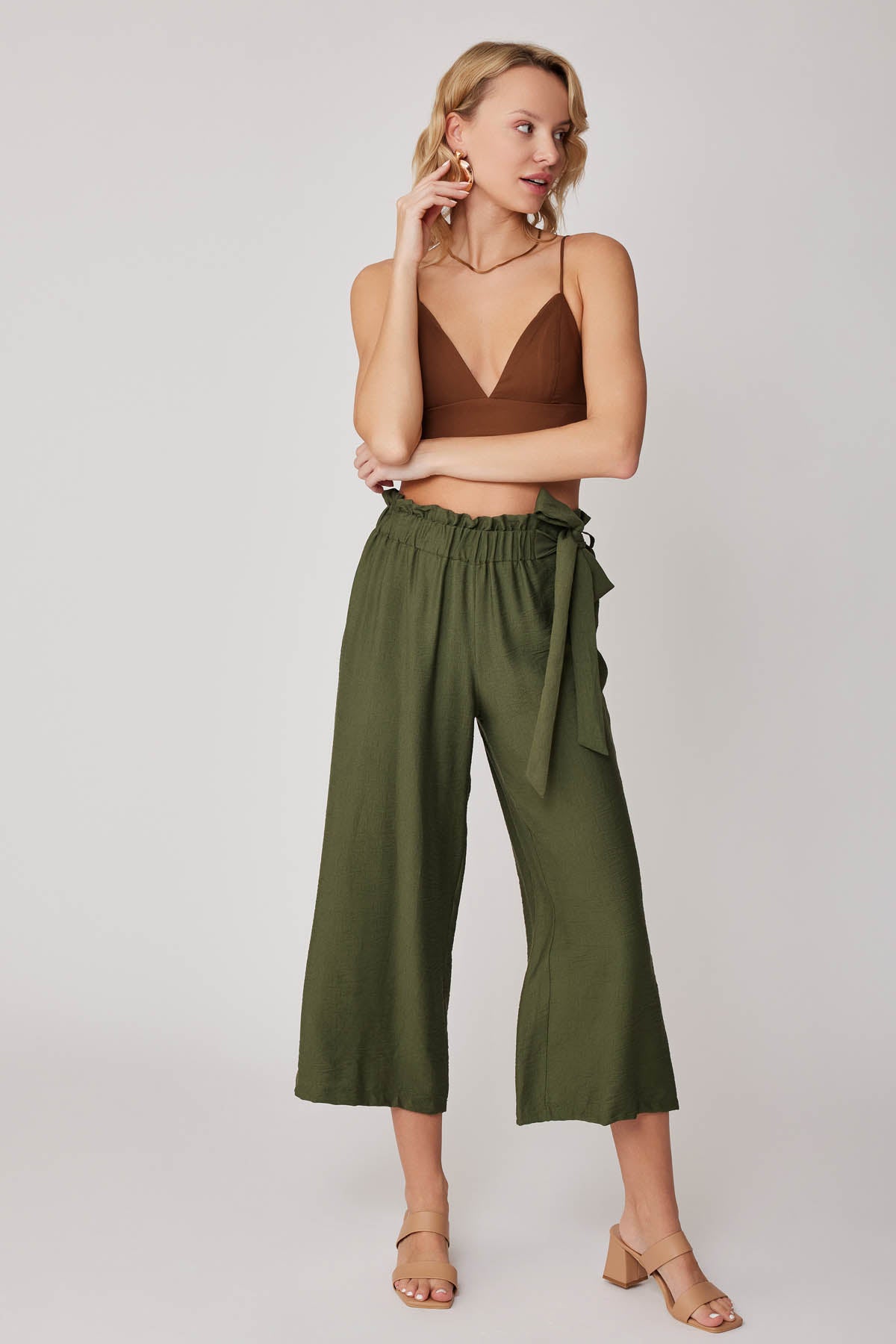 SIDE-BOW BELT WIDE-LEG CROP TROUSERS
