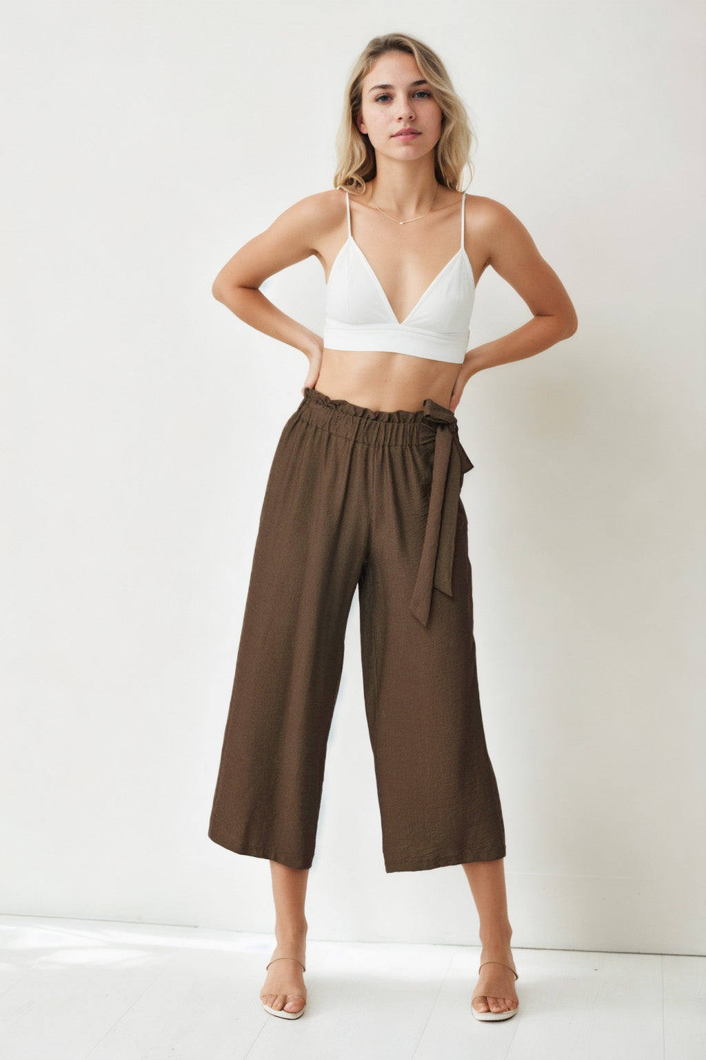 SIDE-BOW BELT WIDE-LEG CROP TROUSERS