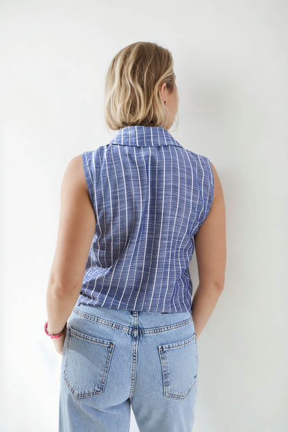 SLEEVELESS SHIRT WITH WAIST LINKED LINES