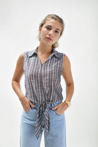 SLEEVELESS SHIRT WITH WAIST LINKED LINES