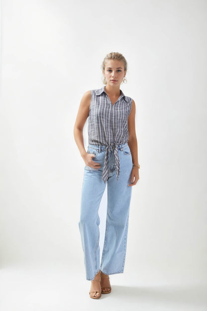 SLEEVELESS SHIRT WITH WAIST LINKED LINES