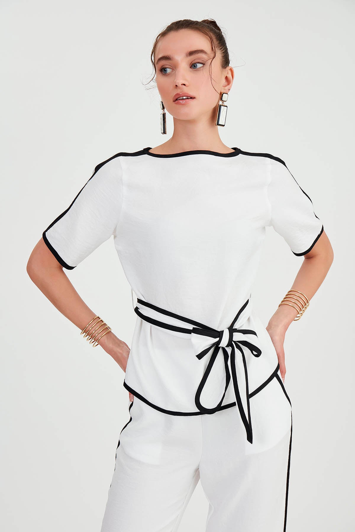 LOWER SHOULDER BLOUSE WITH LOWER BACK