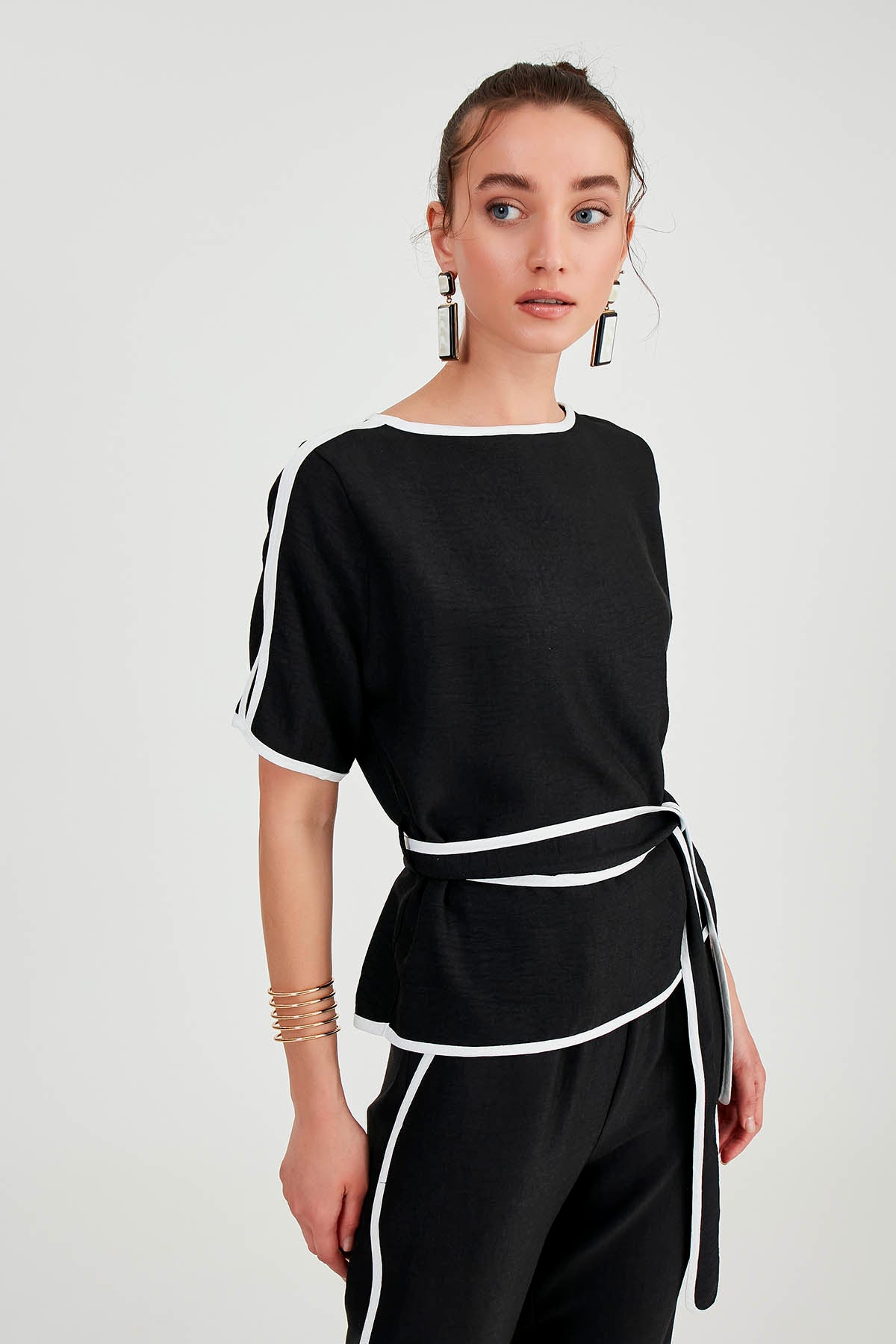LOWER SHOULDER BLOUSE WITH LOWER BACK