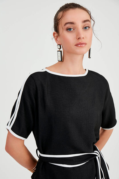 LOWER SHOULDER BLOUSE WITH LOWER BACK