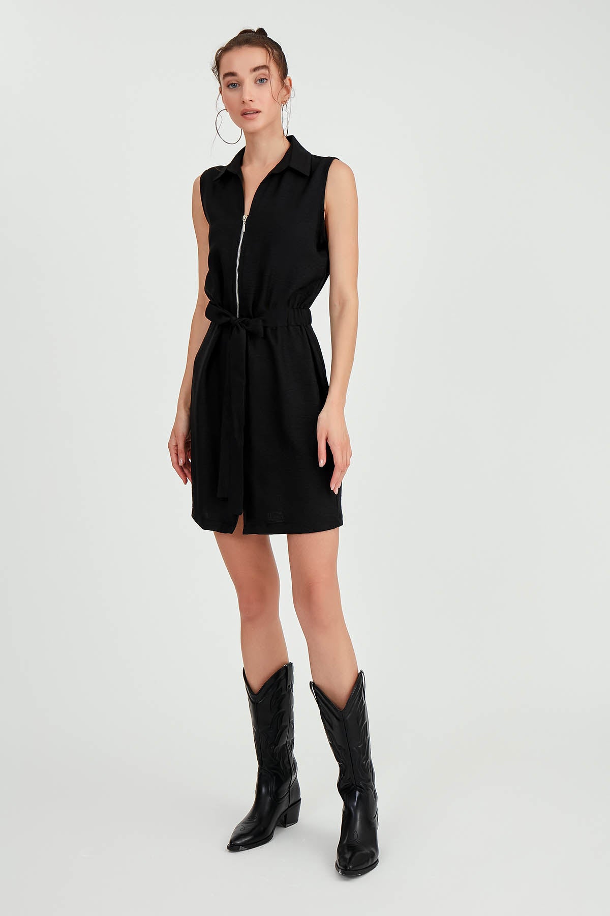 SLEEVELESS DRESS WITH WAIST-STRAPPED FRONT