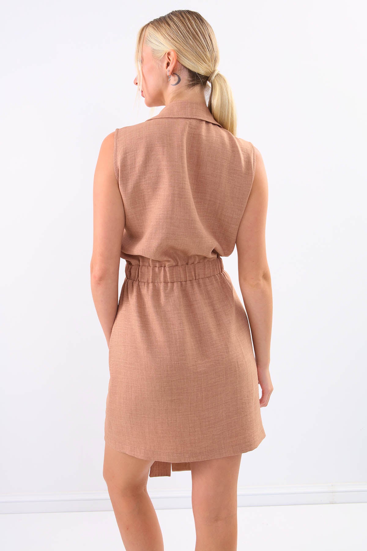 SLEEVELESS DRESS WITH WAIST-STRAPPED FRONT