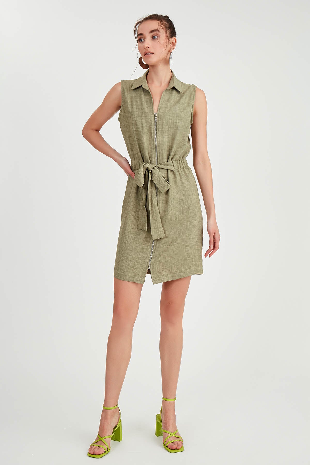 SLEEVELESS DRESS WITH WAIST-STRAPPED FRONT