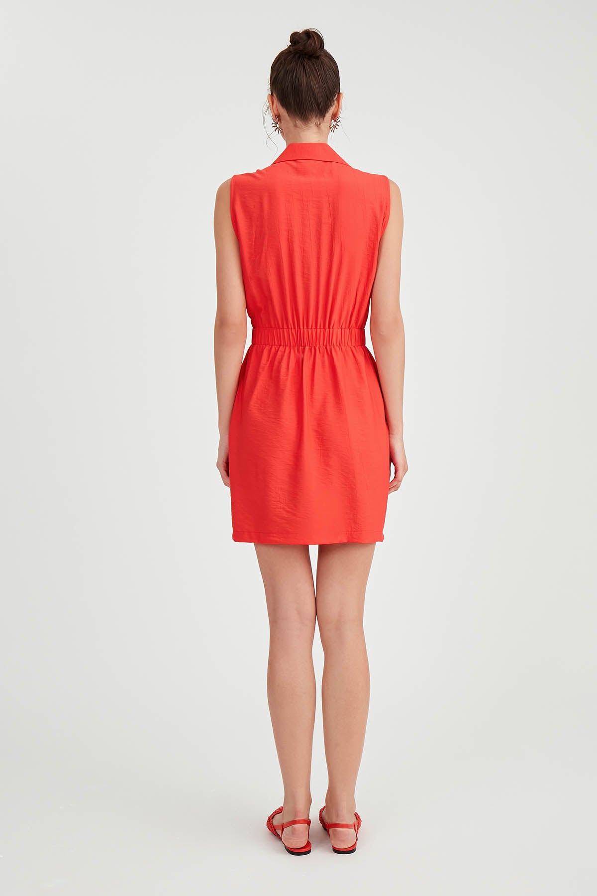 SLEEVELESS DRESS WITH WAIST-STRAPPED FRONT