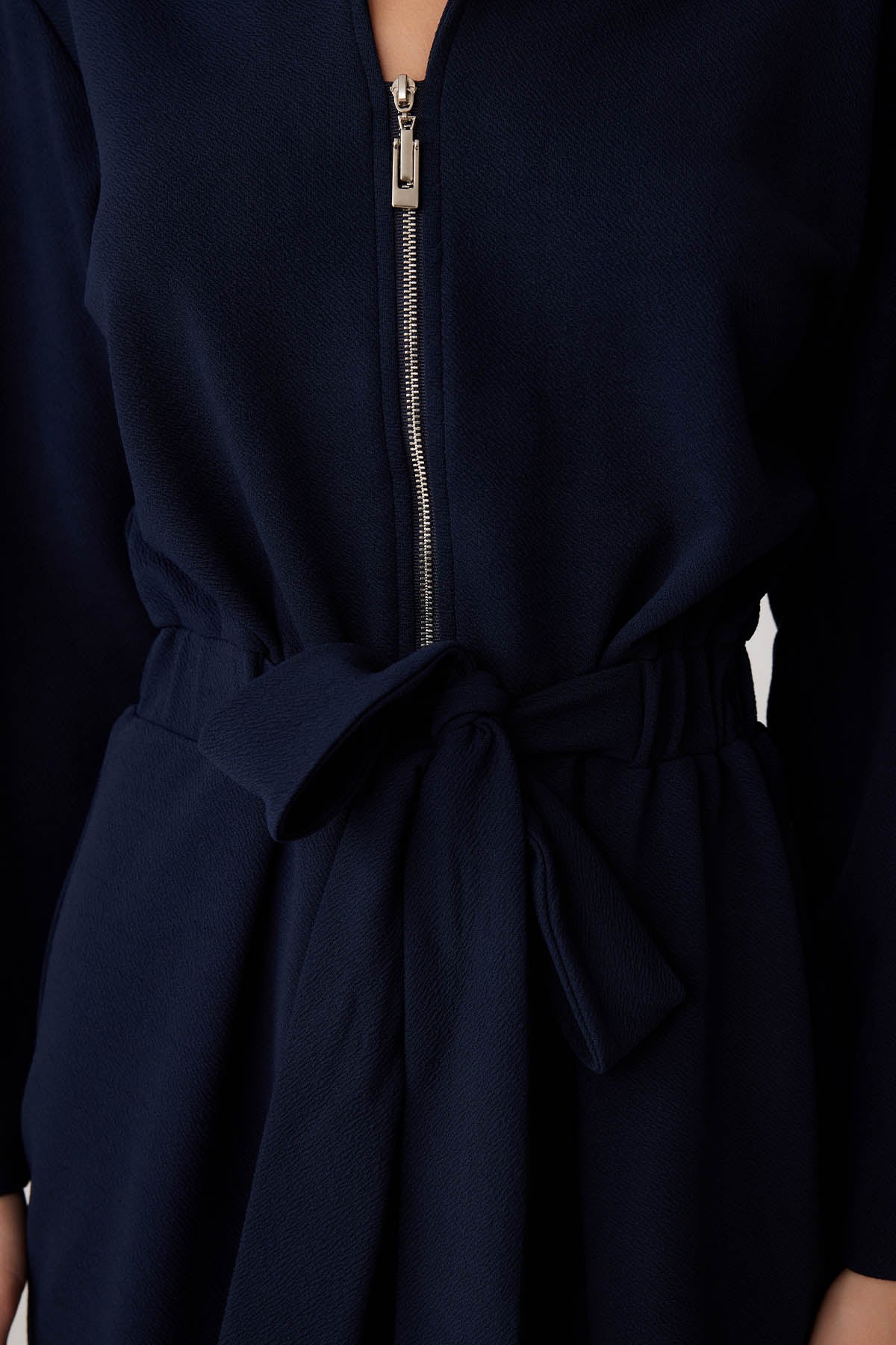 LONG SLEEVE DRESS WITH WAIST-TIED FRONT ZIPPER