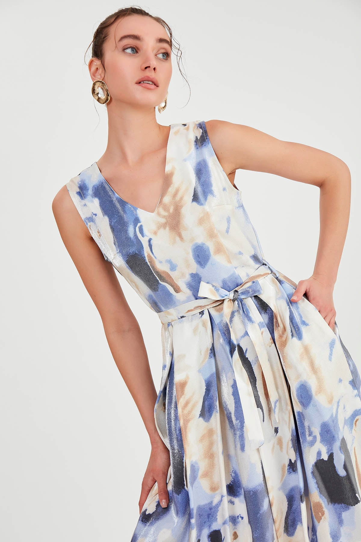 GLOSSY SATIN PATTERNED DRESS WITH ELASTANE WAIST