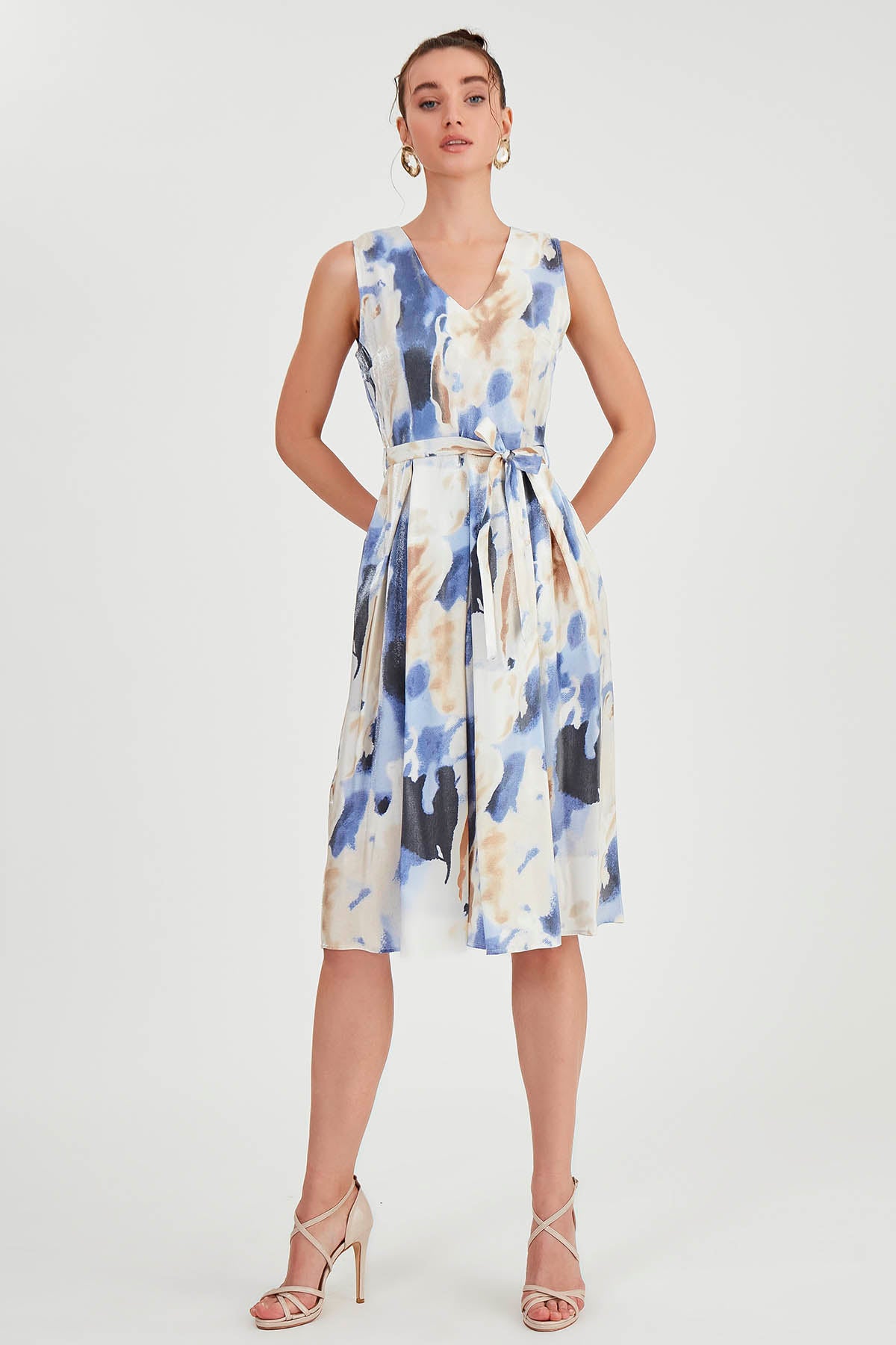 GLOSSY SATIN PATTERNED DRESS WITH ELASTANE WAIST