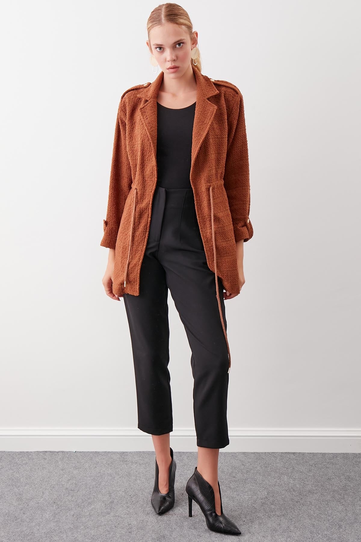COMFORTABLE MID LENGTH JACKET