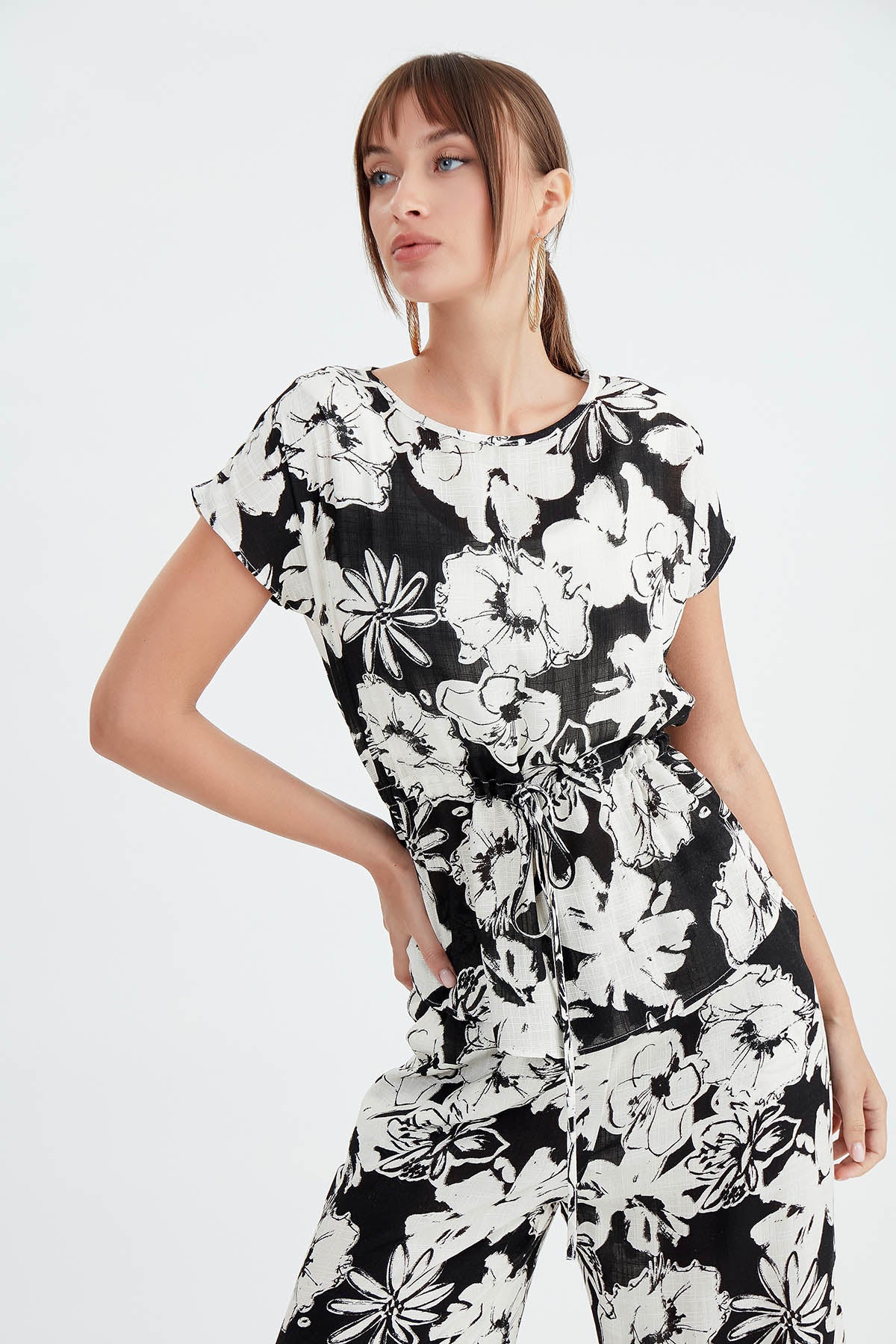 BLOUSE WITH BLOSSOMS