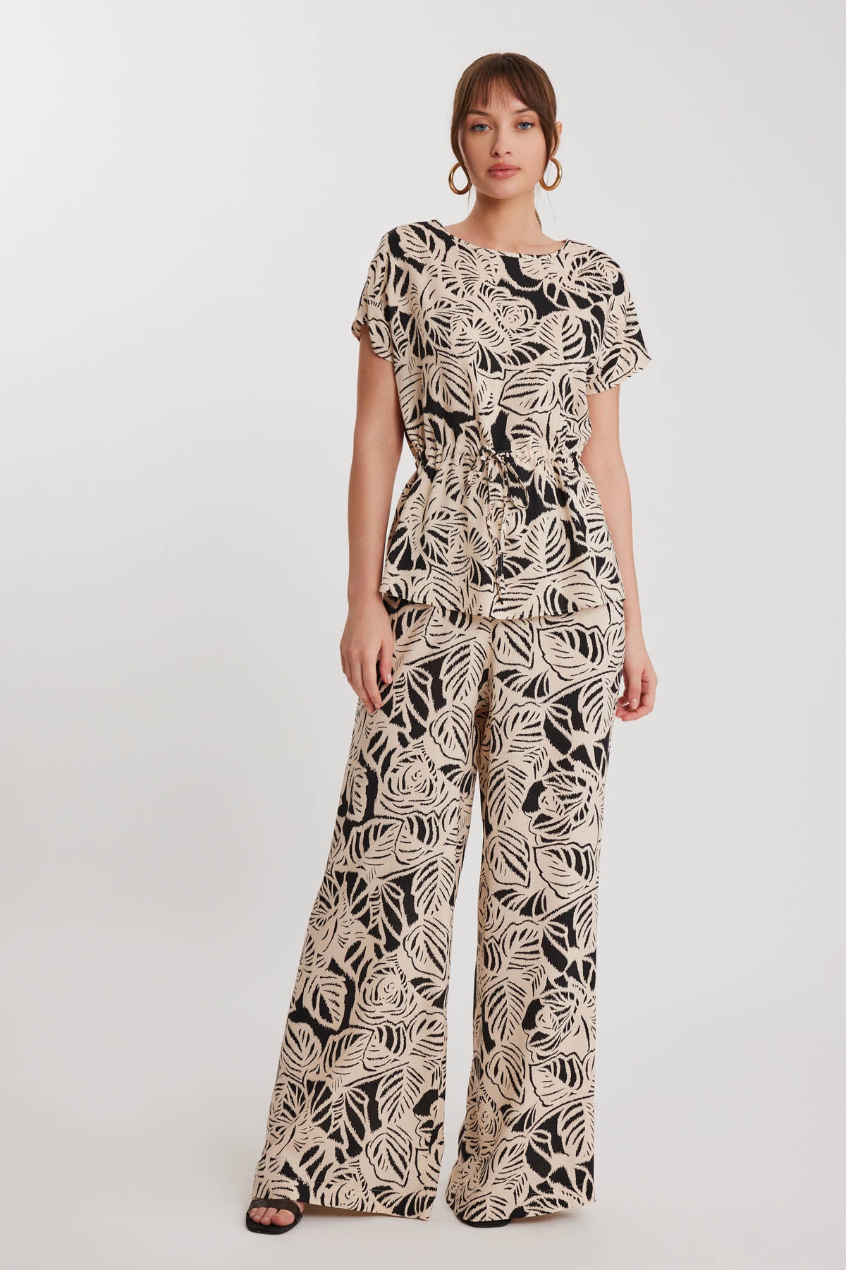 SHORT SLEEVE BLOUSE WITH PATTERN