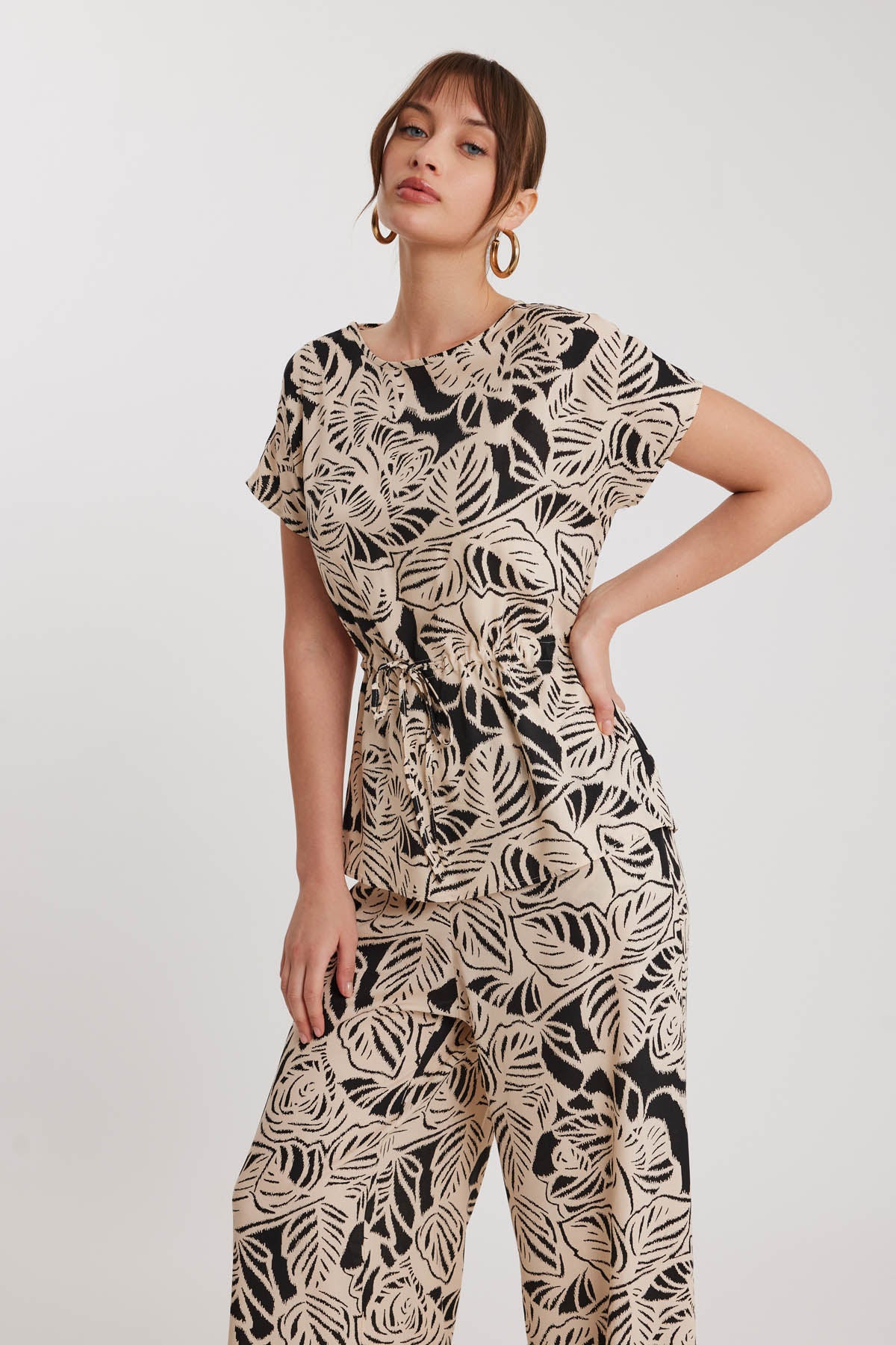 SHORT SLEEVE BLOUSE WITH PATTERN