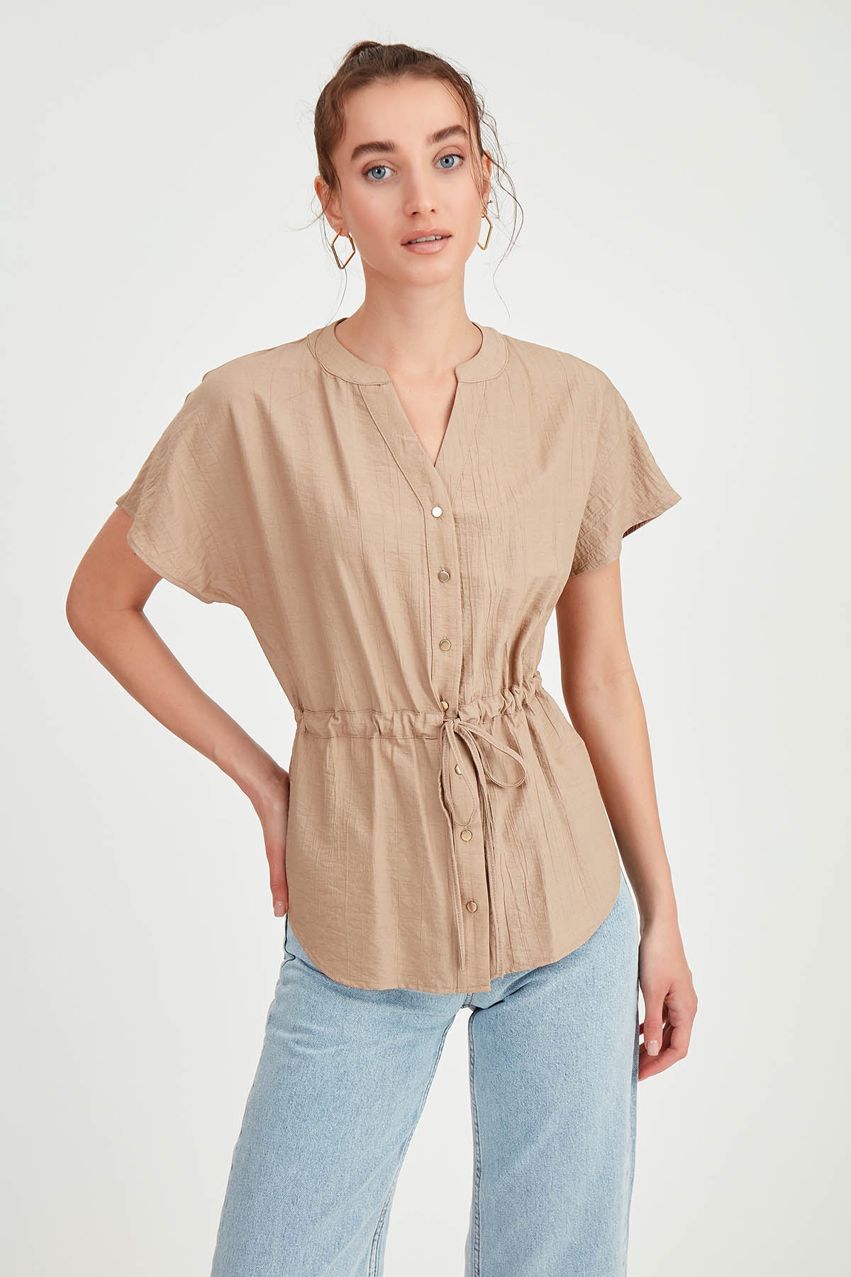 LOOSE BLOUSE WITH RUCKLEBAR BUTTONS
