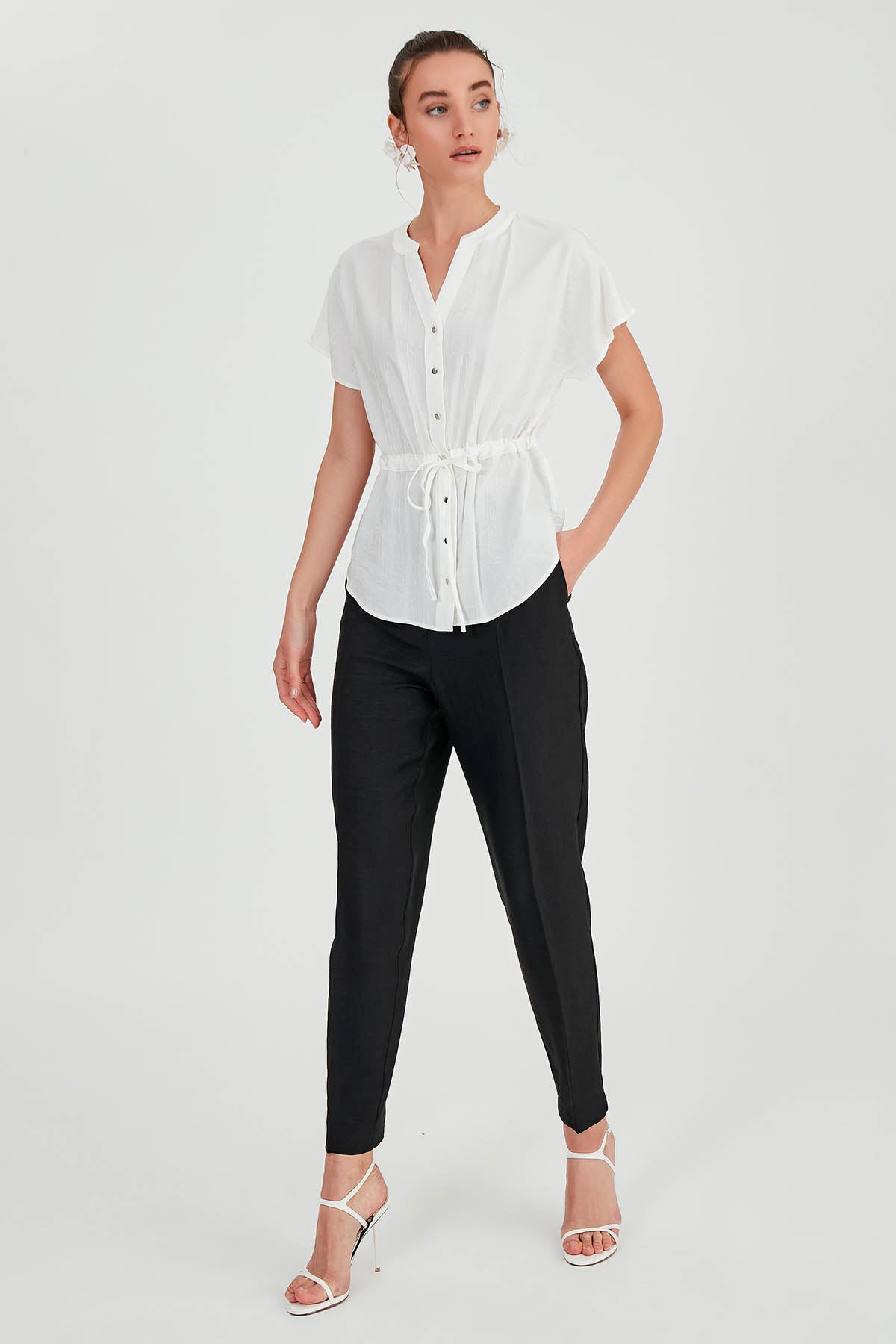 LOOSE BLOUSE WITH RUCKLEBAR BUTTONS
