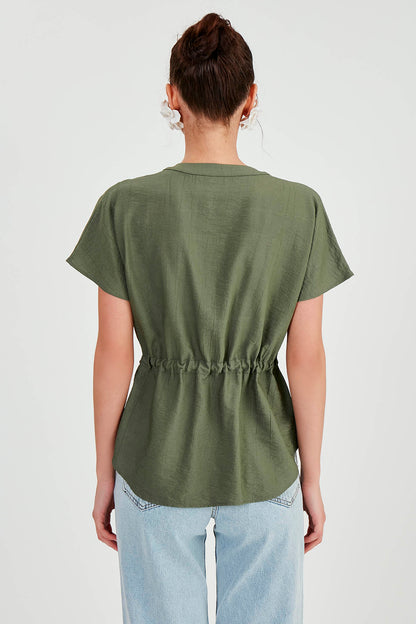LOOSE BLOUSE WITH RUCKLEBAR BUTTONS