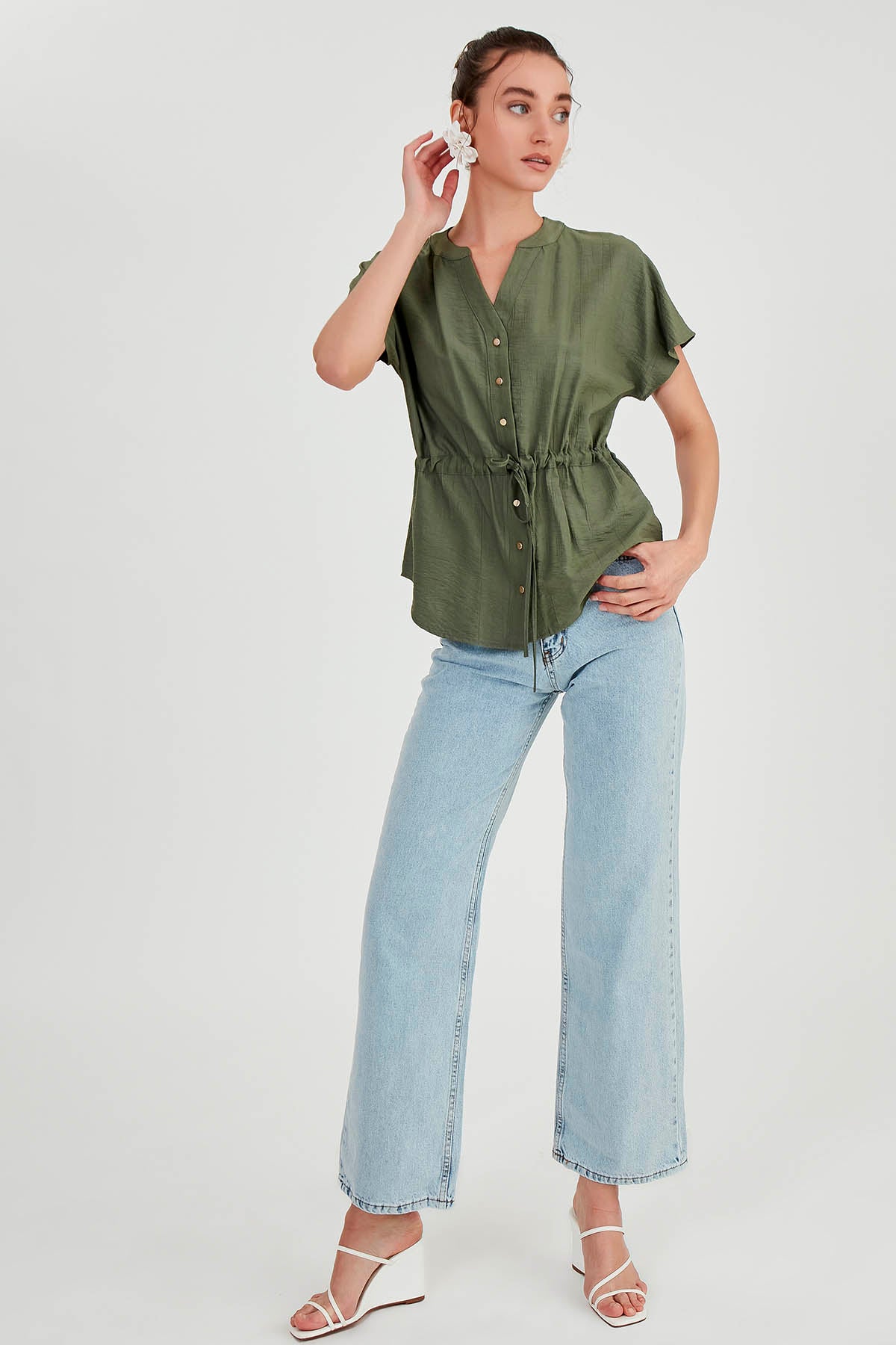 LOOSE BLOUSE WITH RUCKLEBAR BUTTONS