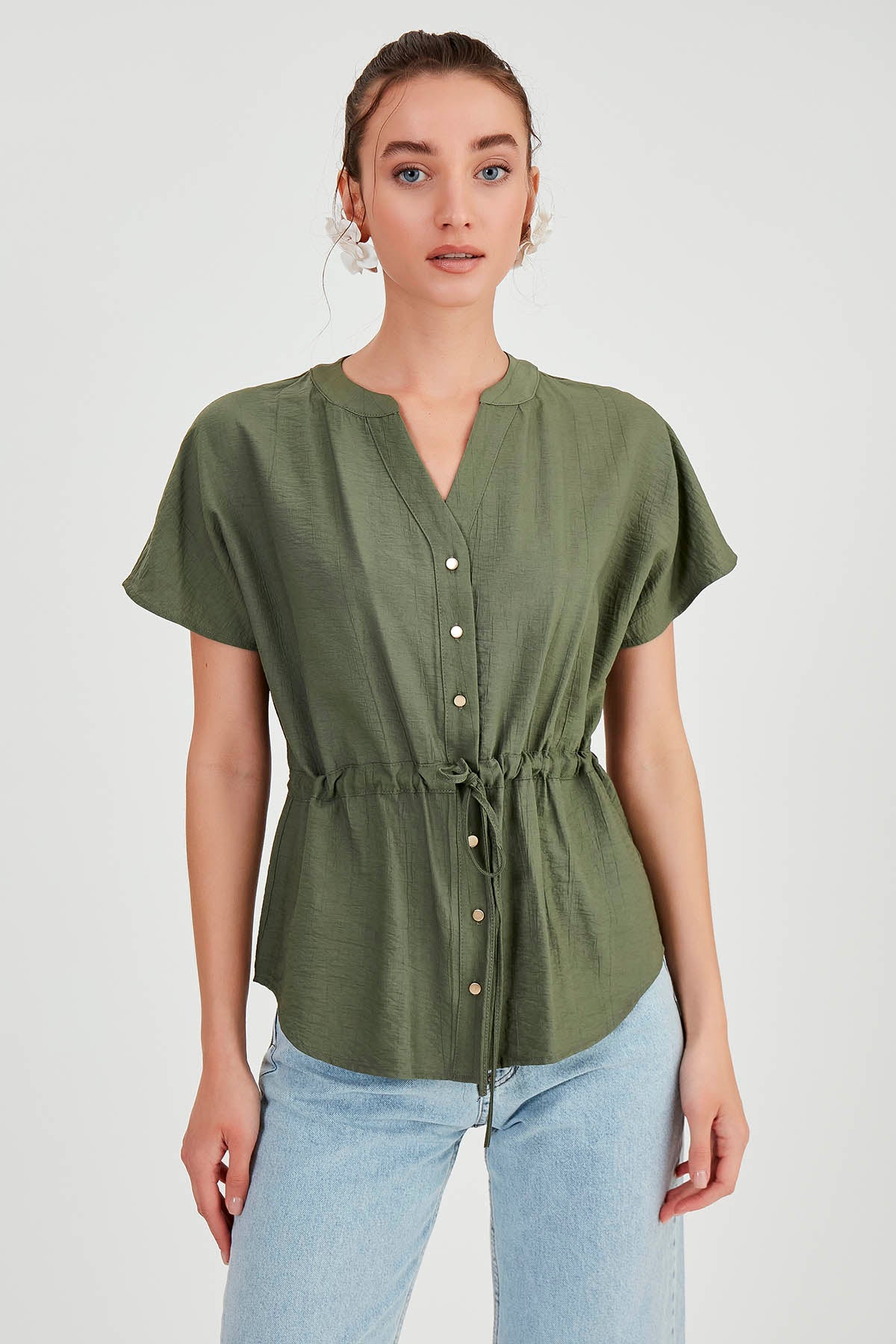 LOOSE BLOUSE WITH RUCKLEBAR BUTTONS