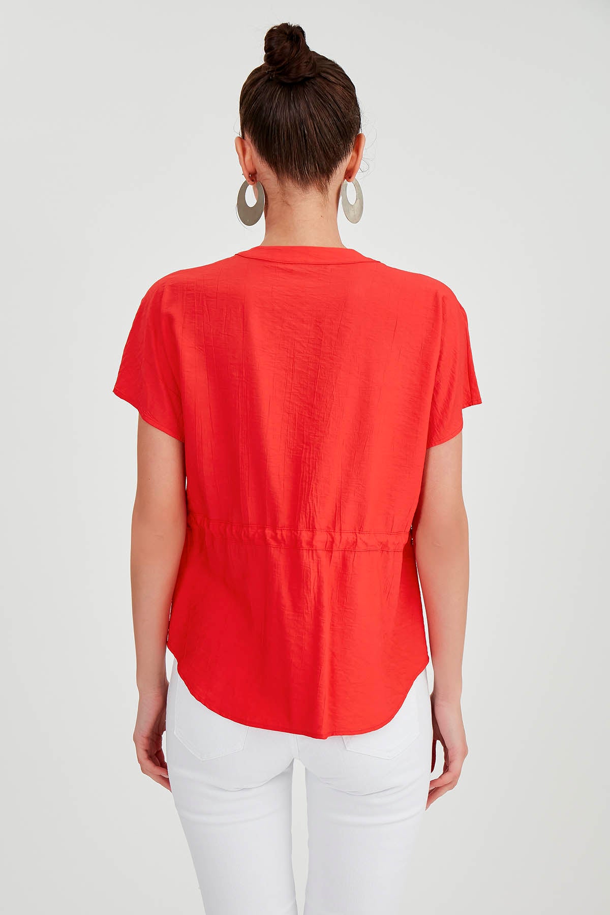 LOOSE BLOUSE WITH RUCKLEBAR BUTTONS