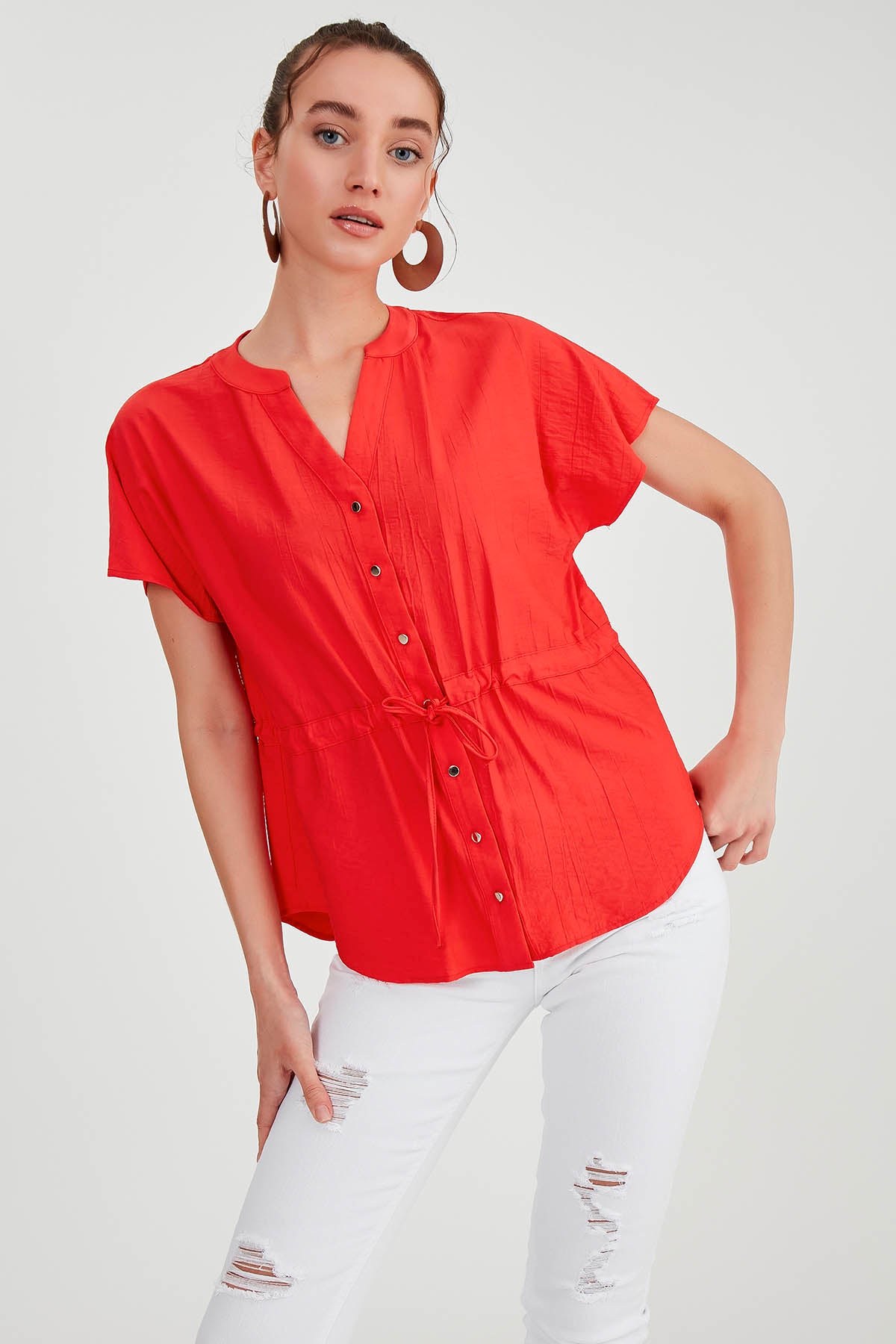 LOOSE BLOUSE WITH RUCKLEBAR BUTTONS