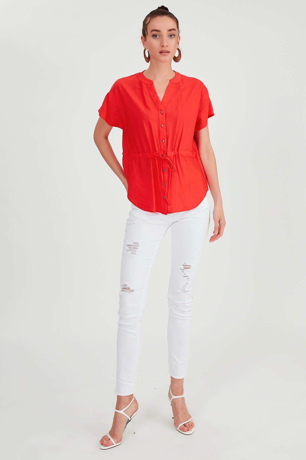 LOOSE BLOUSE WITH RUCKLEBAR BUTTONS