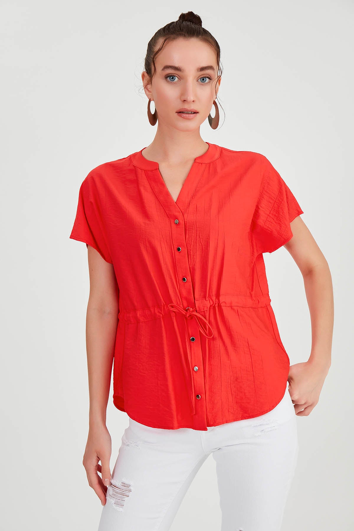 LOOSE BLOUSE WITH RUCKLEBAR BUTTONS