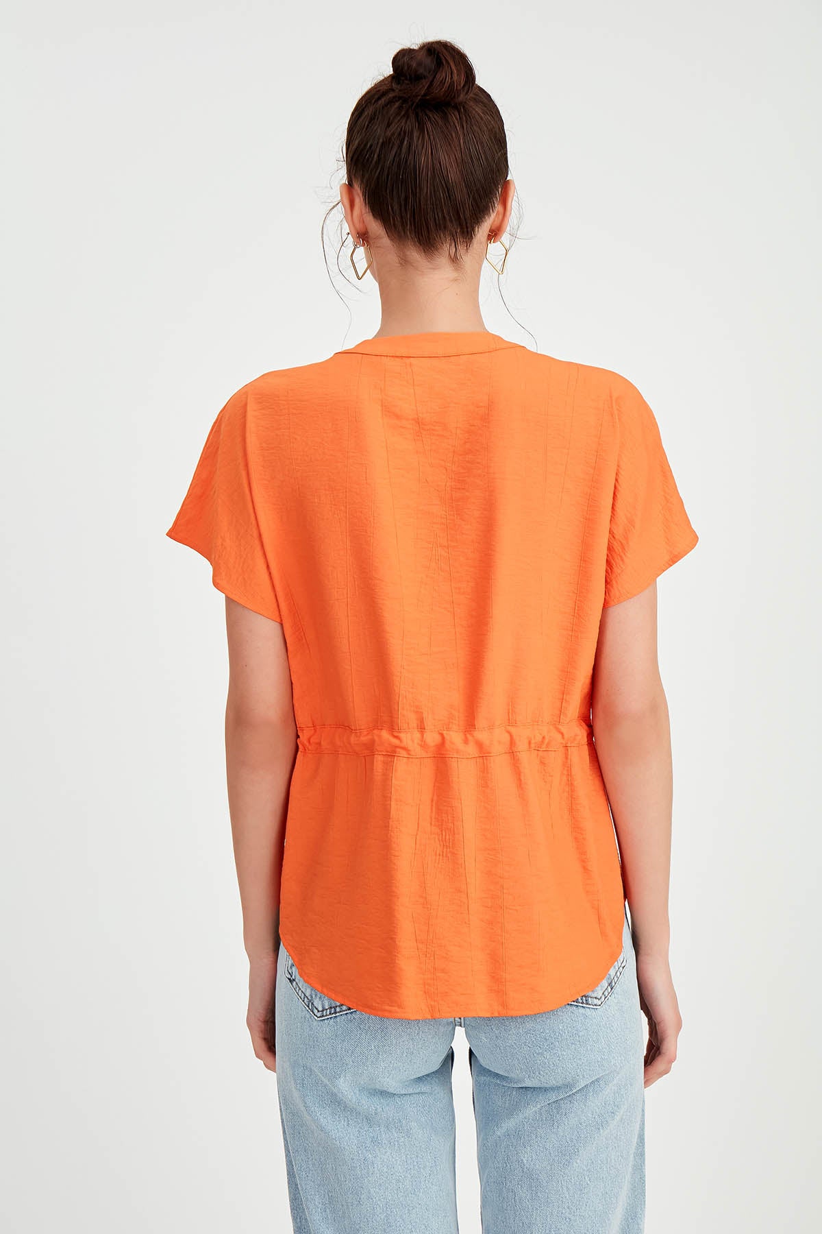 LOOSE BLOUSE WITH RUCKLEBAR BUTTONS