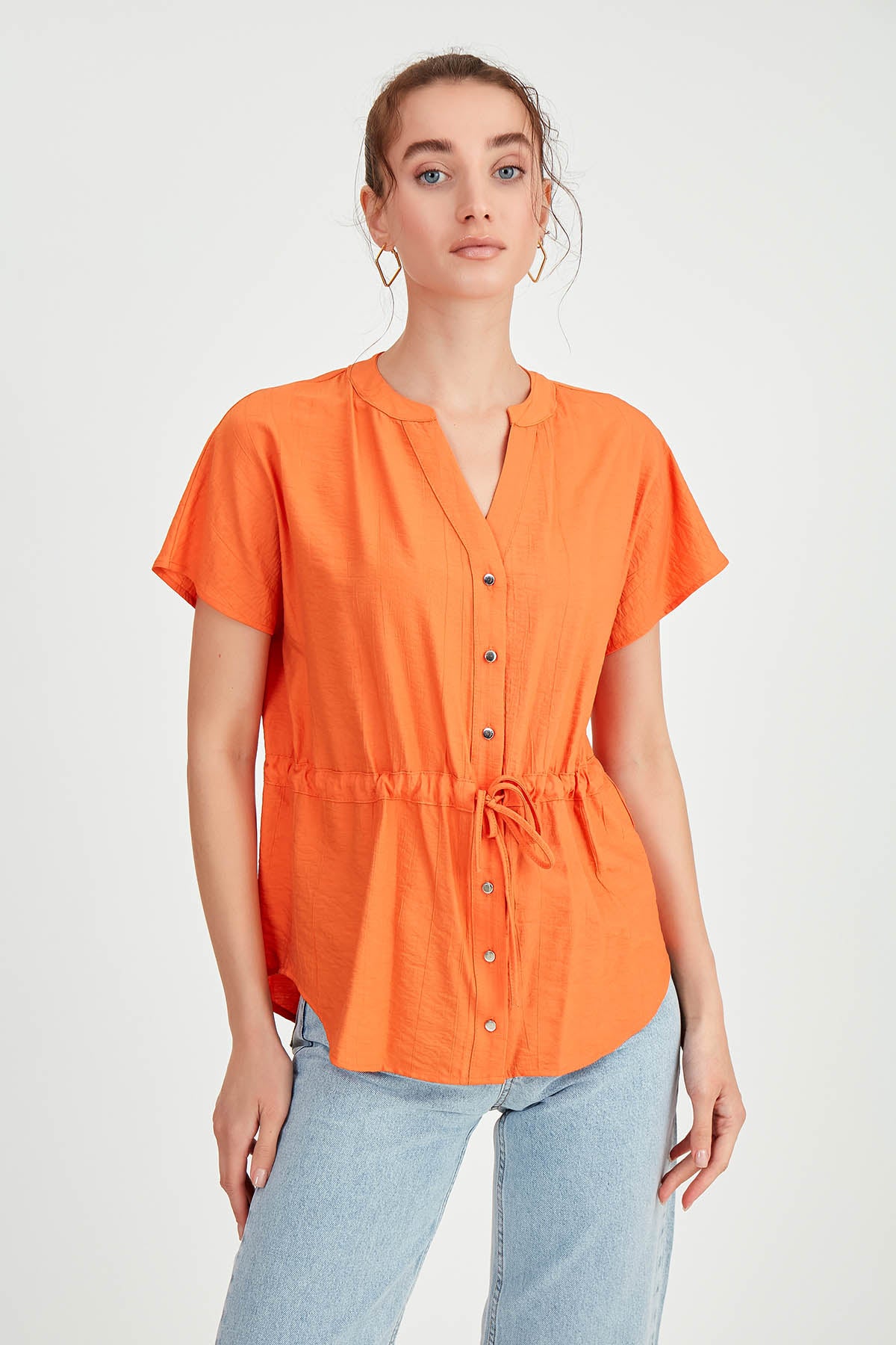 LOOSE BLOUSE WITH RUCKLEBAR BUTTONS