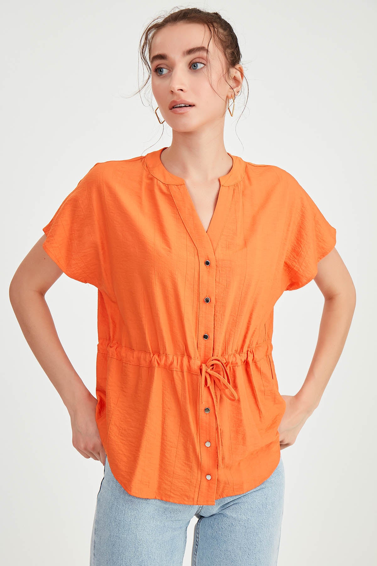LOOSE BLOUSE WITH RUCKLEBAR BUTTONS