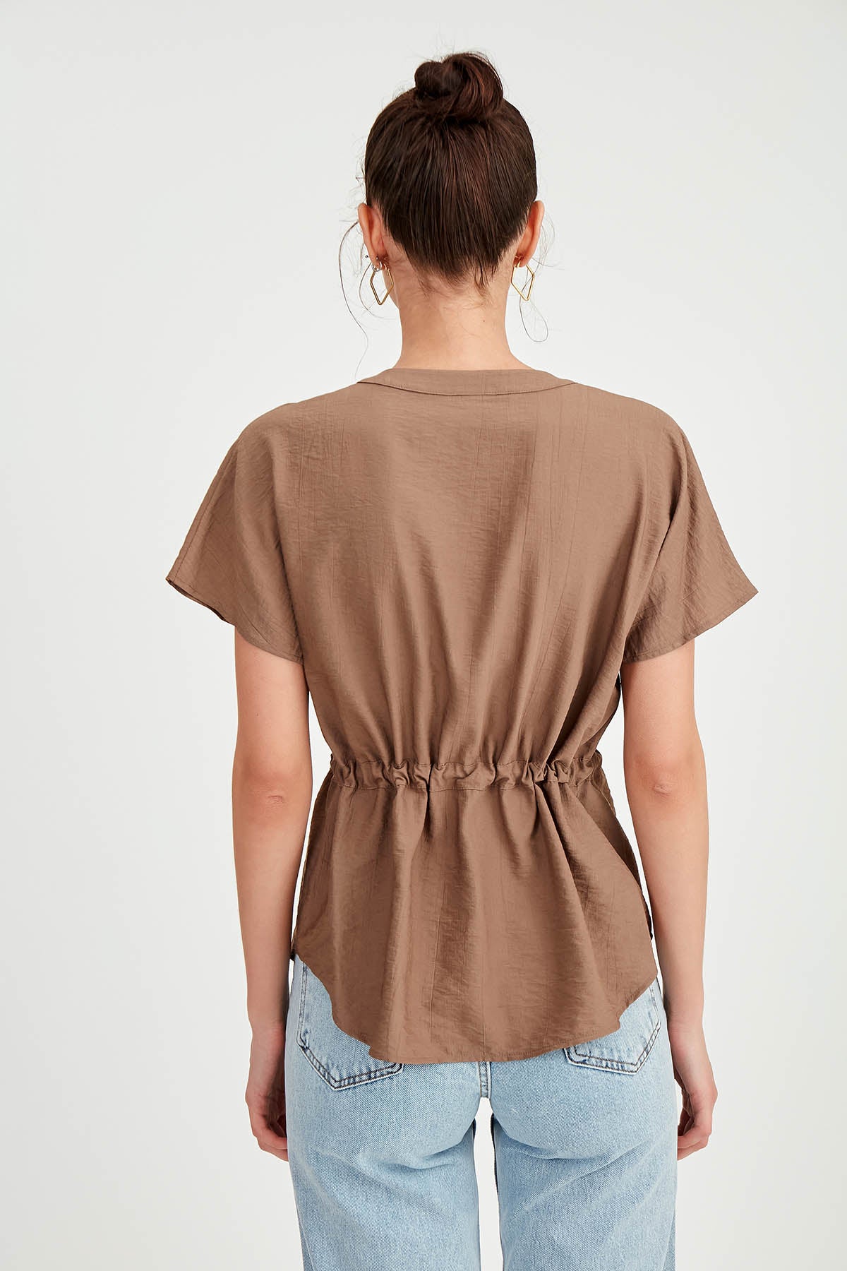LOOSE BLOUSE WITH RUCKLEBAR BUTTONS