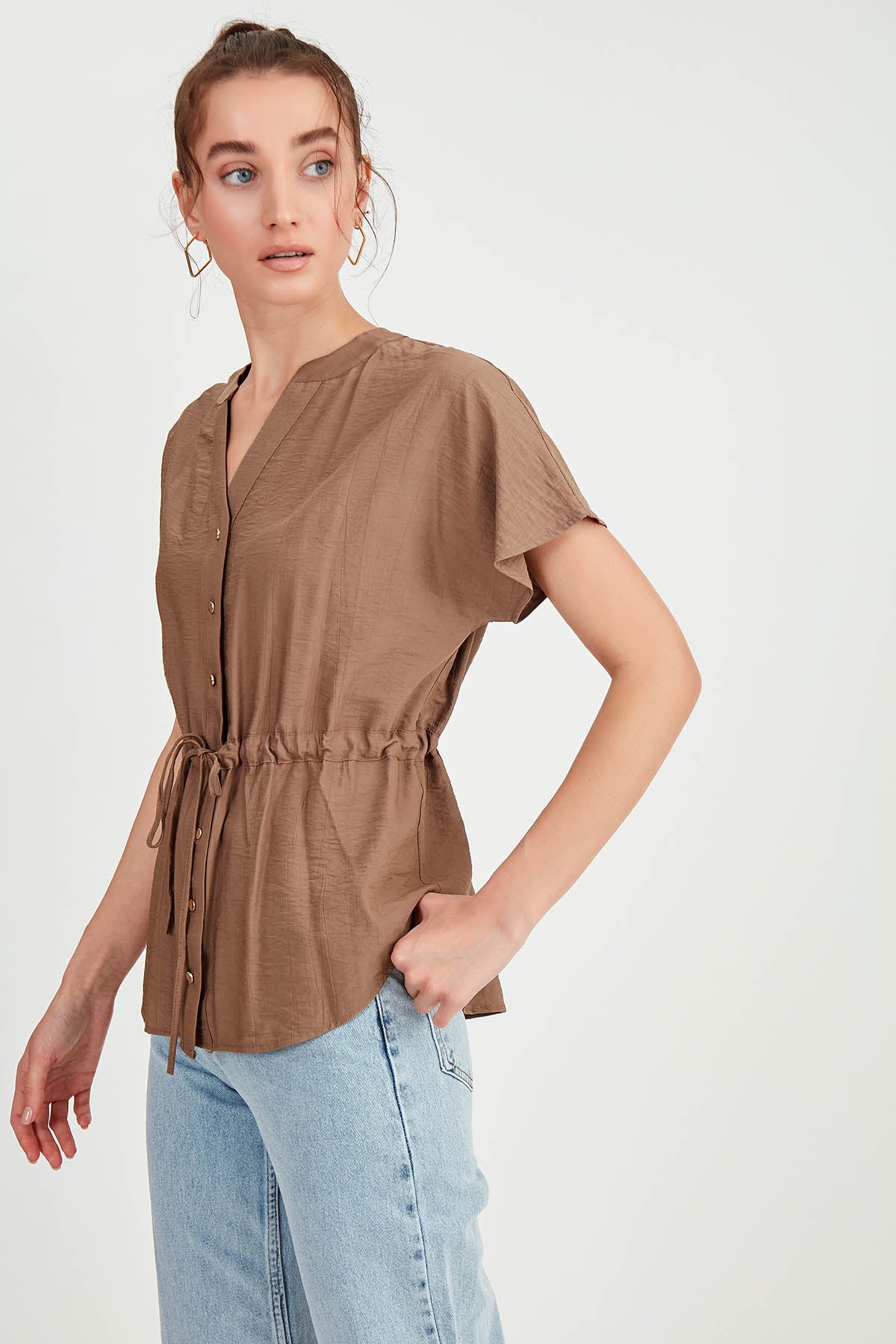 LOOSE BLOUSE WITH RUCKLEBAR BUTTONS