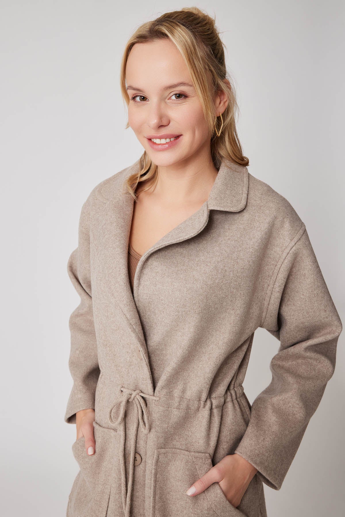 JACKET WITH WAIST-TWISTED FRONT BUTTON POCKET