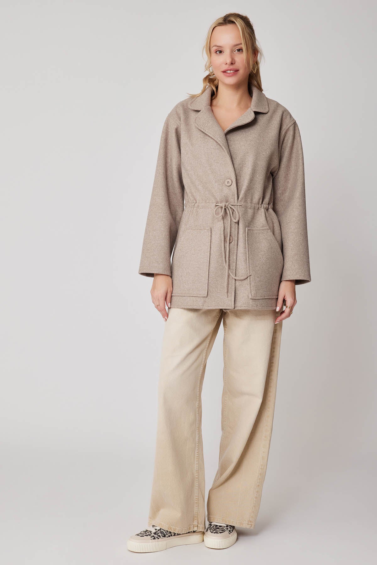 JACKET WITH WAIST-TWISTED FRONT BUTTON POCKET