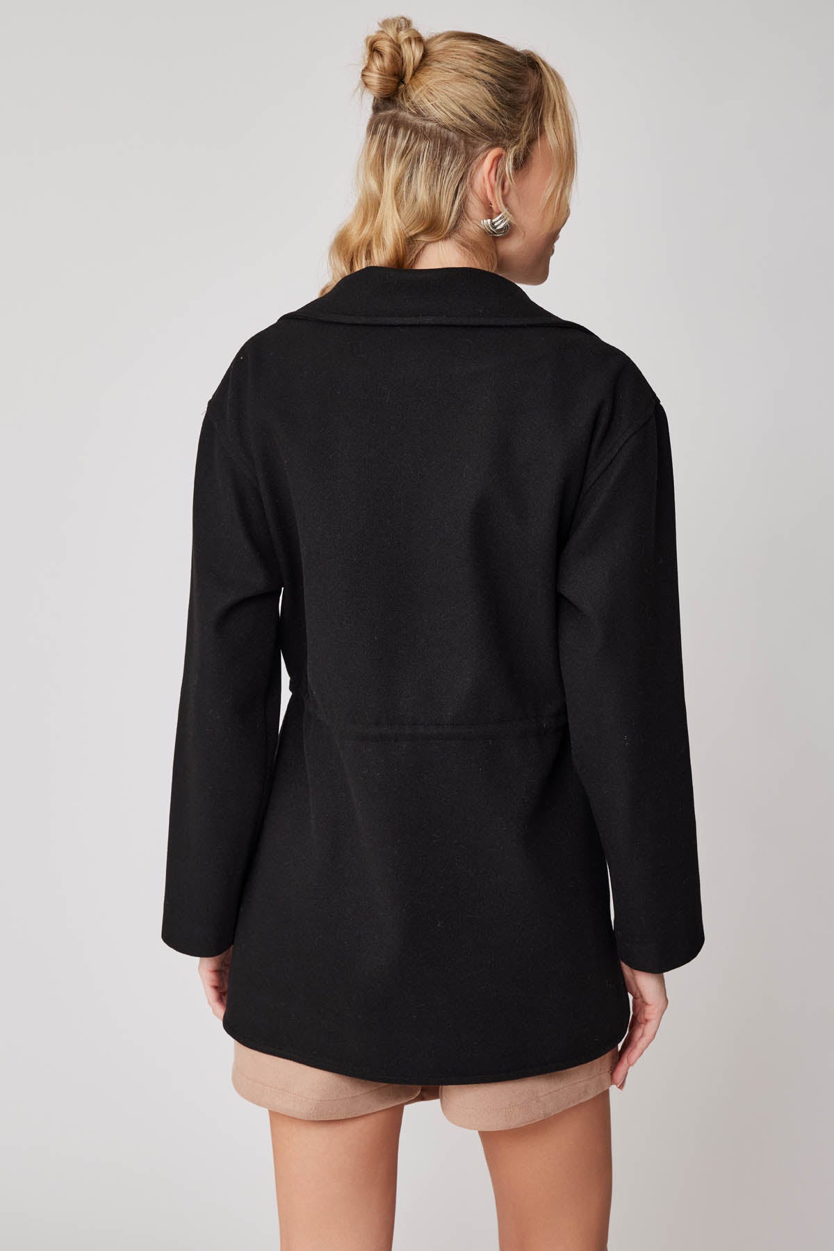 JACKET WITH WAIST-TWISTED FRONT BUTTON POCKET