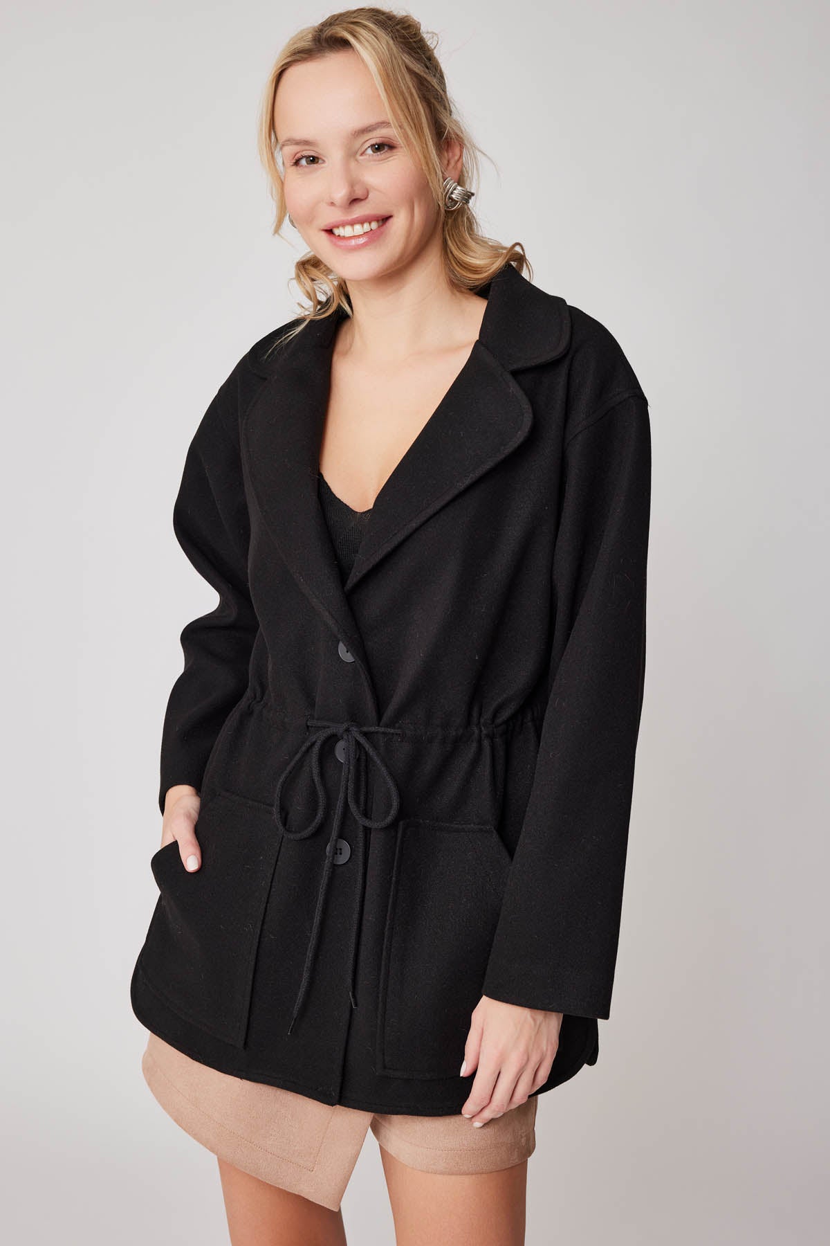 JACKET WITH WAIST-TWISTED FRONT BUTTON POCKET