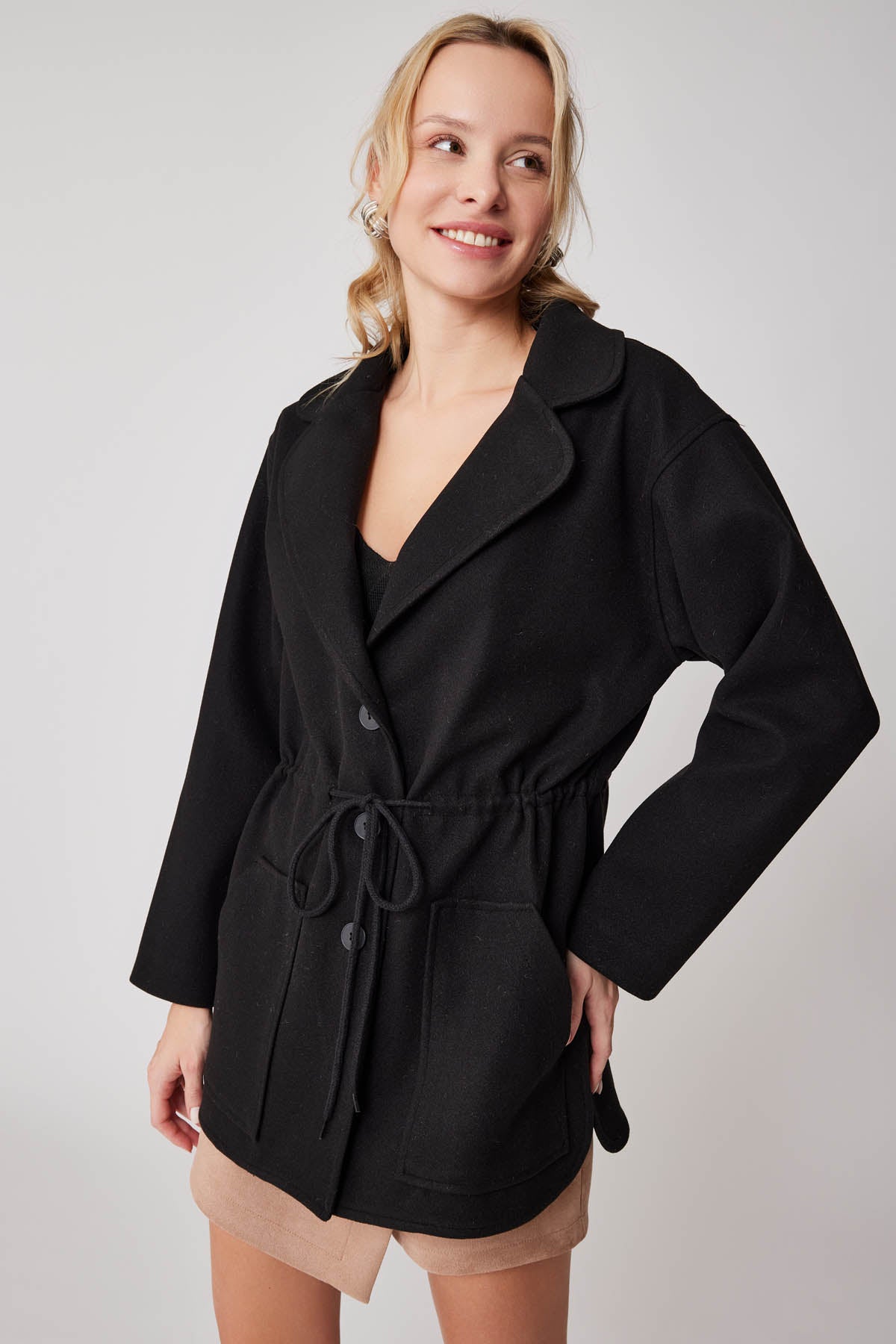 JACKET WITH WAIST-TWISTED FRONT BUTTON POCKET