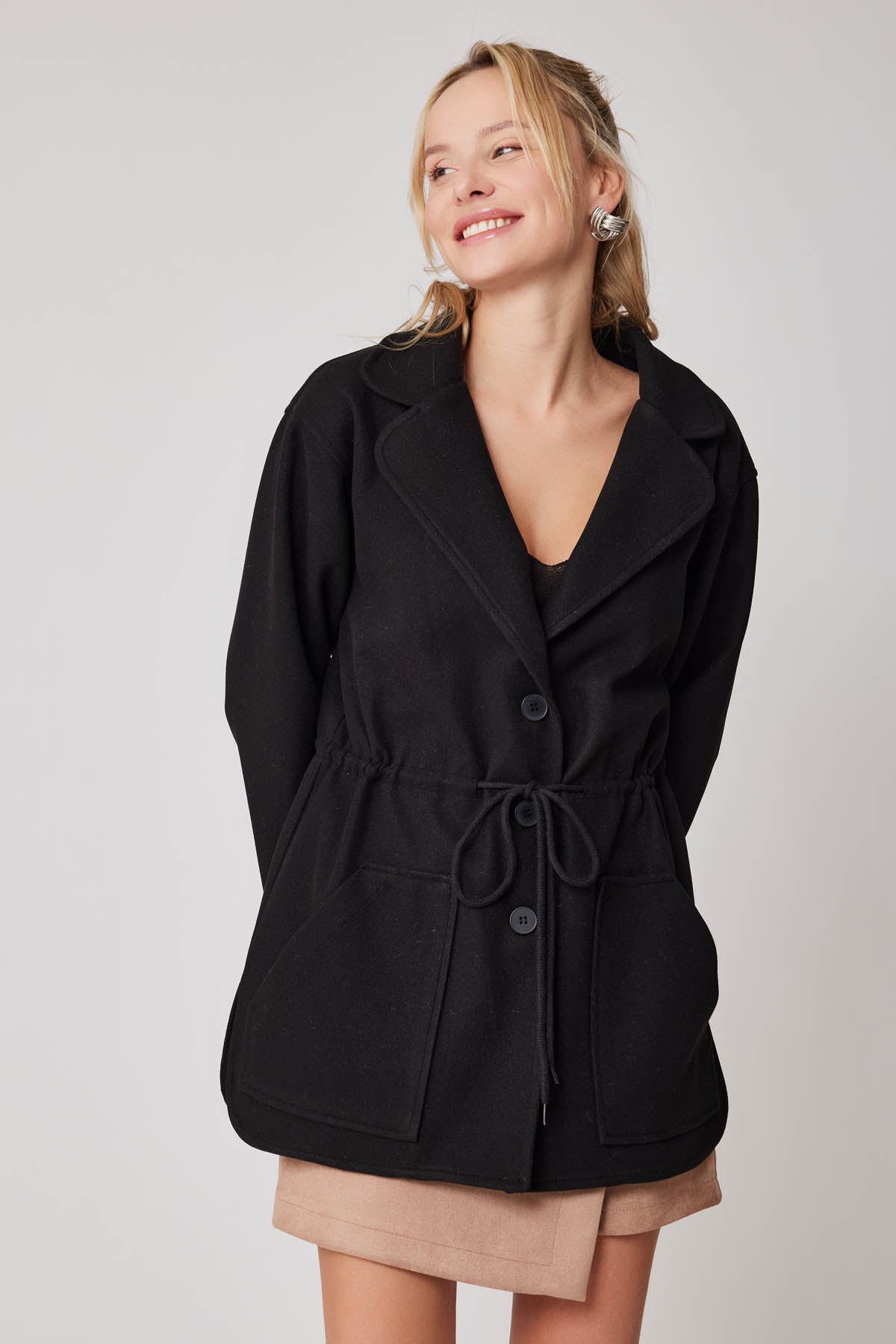 JACKET WITH WAIST-TWISTED FRONT BUTTON POCKET