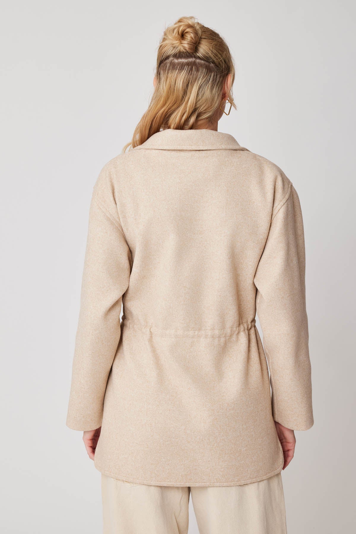 JACKET WITH WAIST-TWISTED FRONT BUTTON POCKET