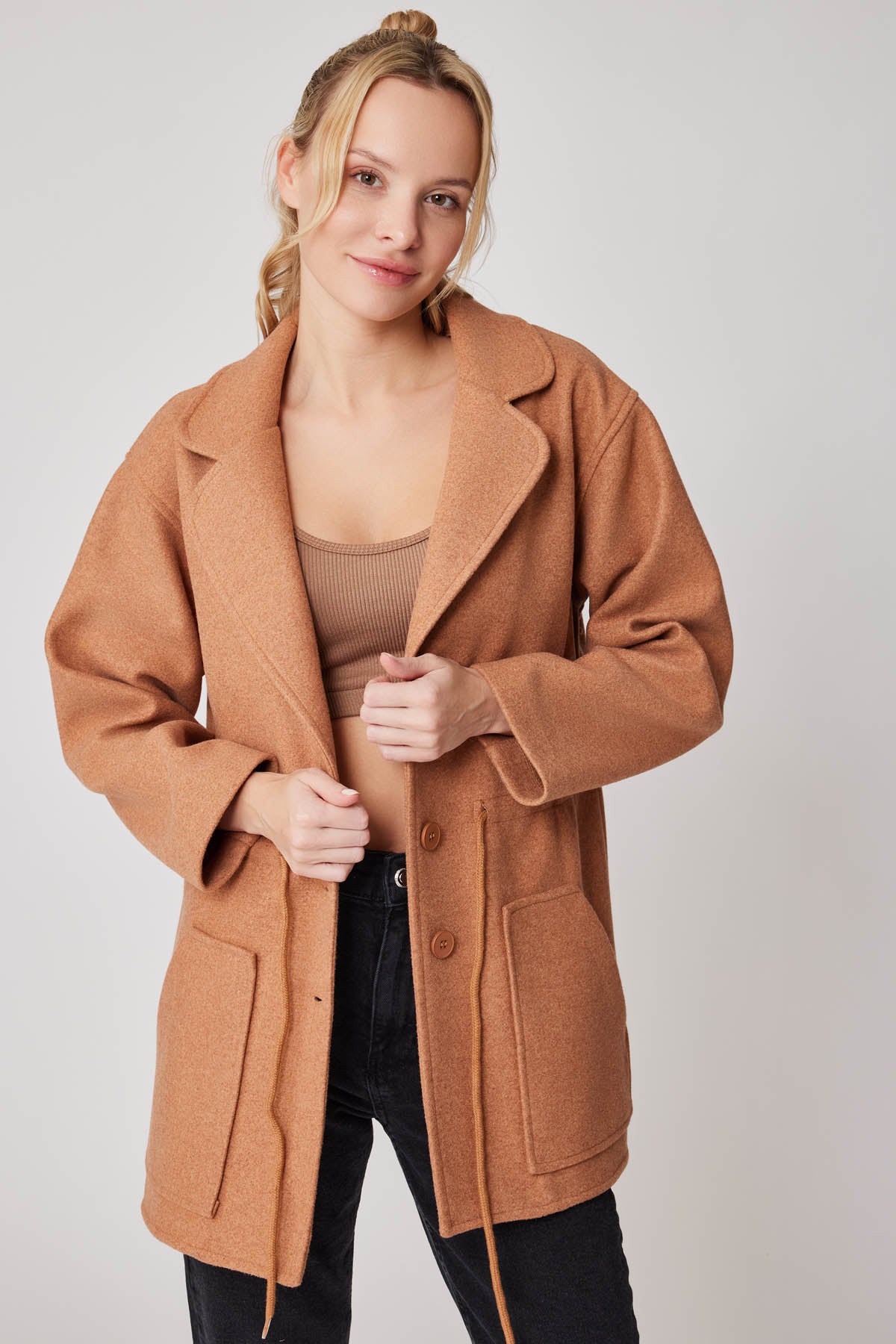 JACKET WITH WAIST-TWISTED FRONT BUTTON POCKET