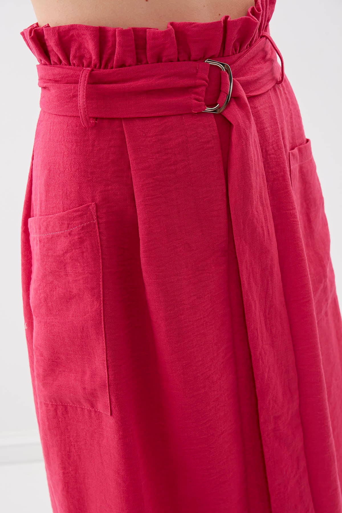 SKIRT WITH FRILLY ARCH